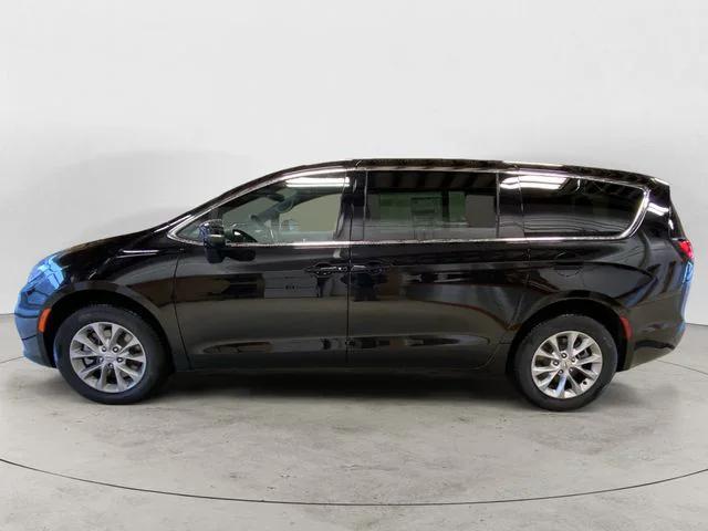 2025 Chrysler Pacifica PACIFICA SELECT AWD