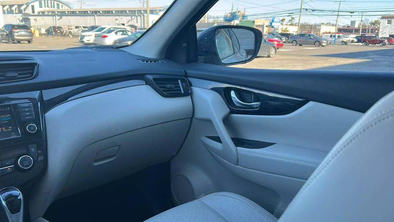 2021 Nissan Rogue Sport SL AWD Xtronic CVT