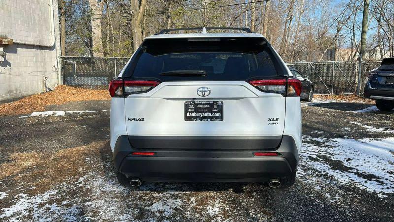 2022 Toyota RAV4 XLE