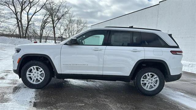 2025 Jeep Grand Cherokee GRAND CHEROKEE LAREDO 4X4
