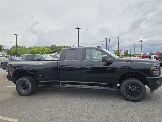 2025 RAM Ram 3500 RAM 3500 TRADESMAN CREW CAB 4X4 8 BOX
