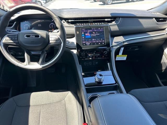 2025 Jeep Grand Cherokee GRAND CHEROKEE LAREDO X 4X2