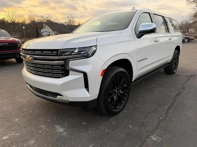 2023 Chevrolet Suburban 4WD Premier