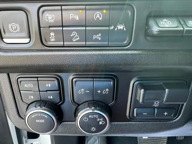 2023 Chevrolet Suburban 4WD Premier