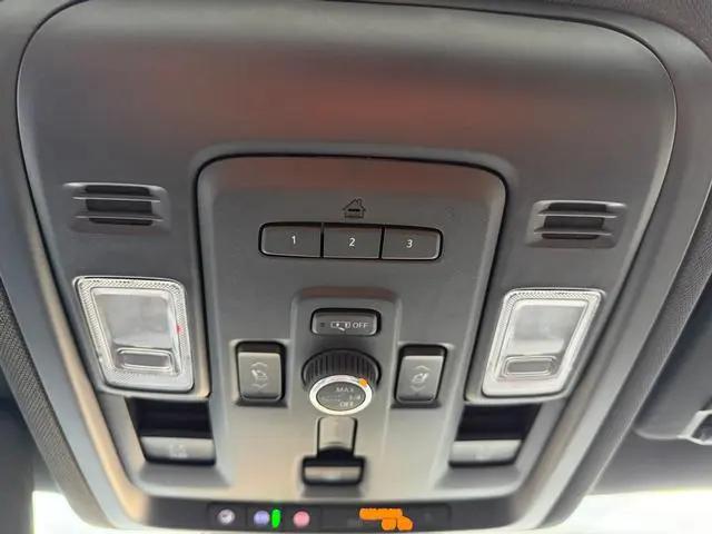 2023 Chevrolet Suburban 4WD Premier