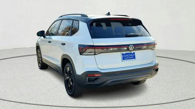 2025 Volkswagen Taos 1.5T SE Black