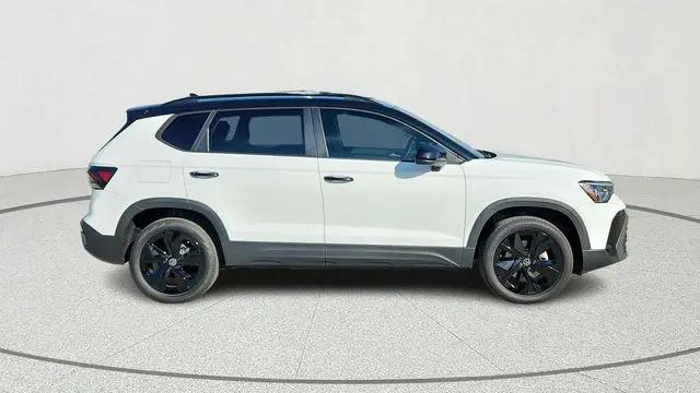 2025 Volkswagen Taos 1.5T SE Black
