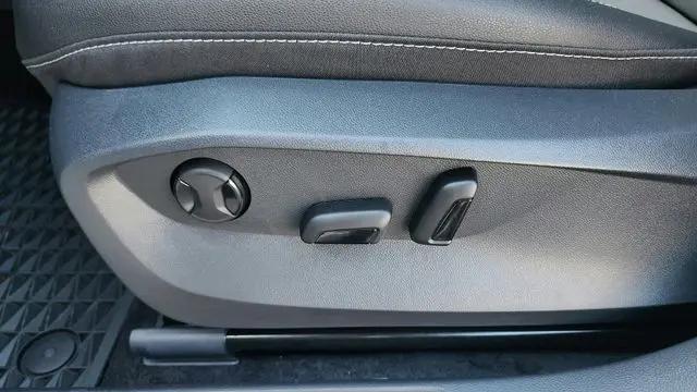 2025 Volkswagen Taos 1.5T SE Black