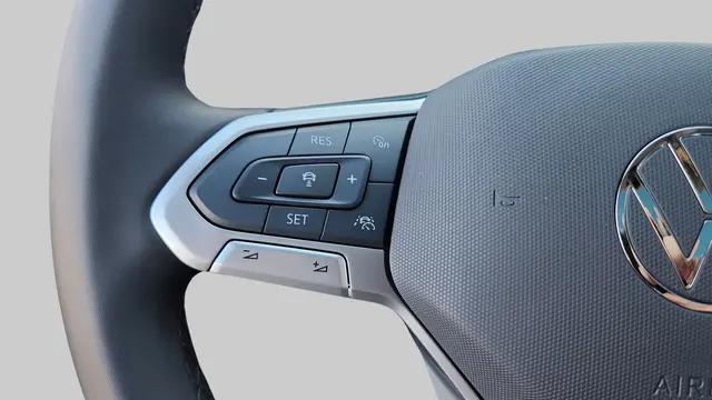 2025 Volkswagen Taos 1.5T SE Black