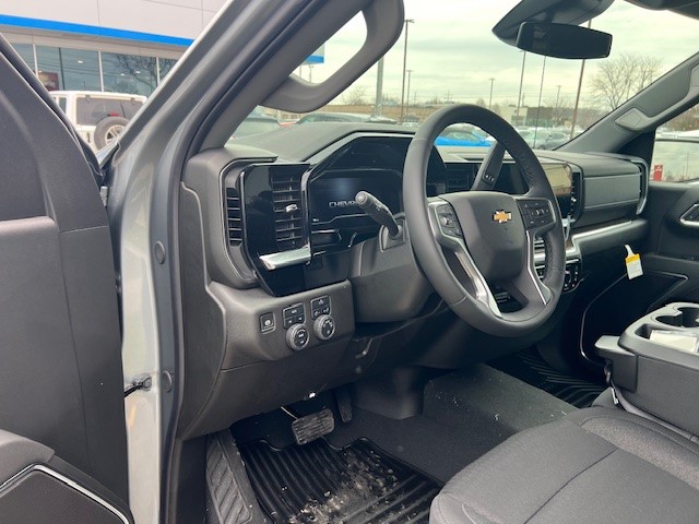 2025 Chevrolet Silverado 1500 4WD Crew Cab Short Bed LT with 2FL