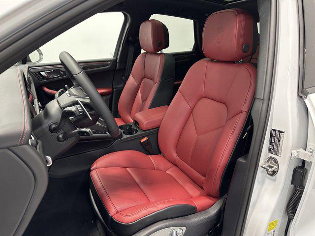 2025 Porsche Macan T