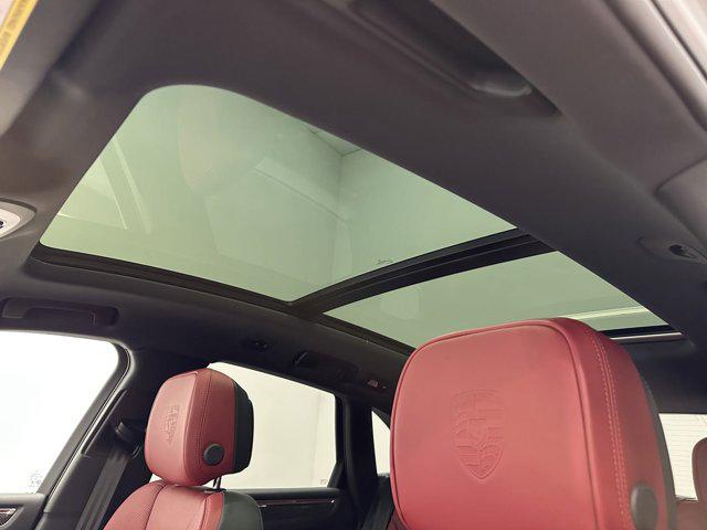 2025 Porsche Macan T
