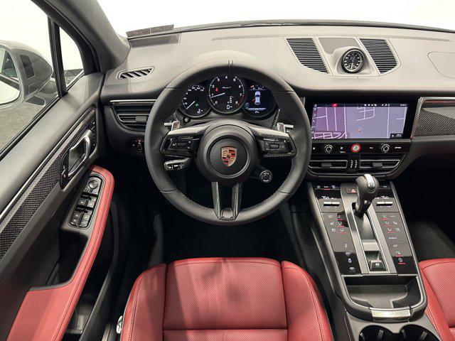 2025 Porsche Macan T