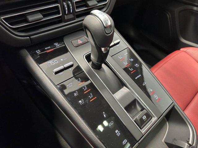 2025 Porsche Macan T