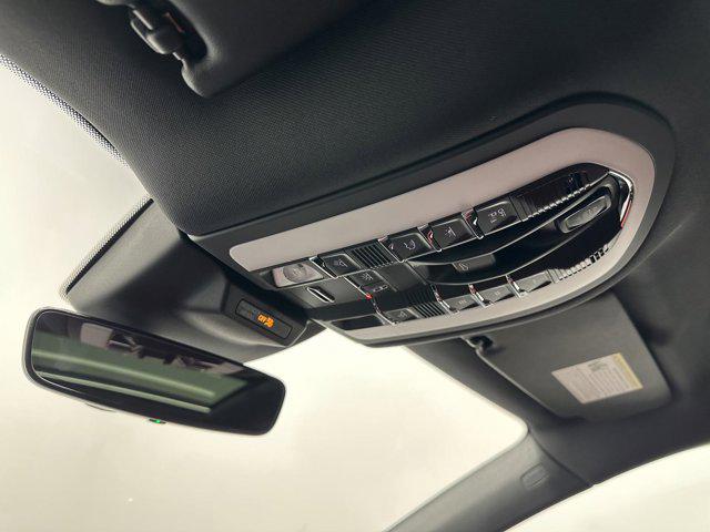 2025 Porsche Macan T