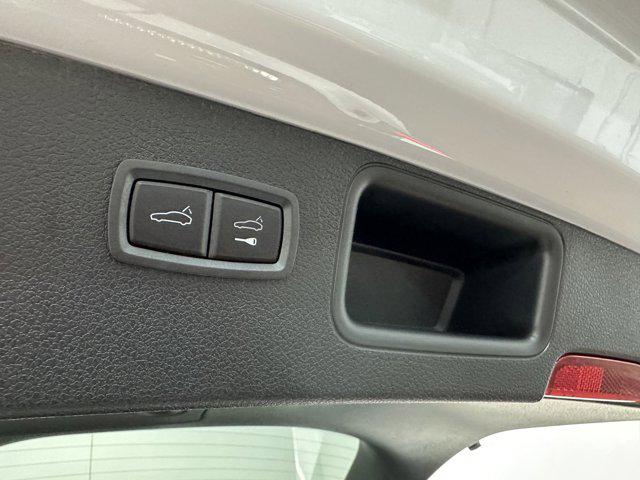 2025 Porsche Macan T