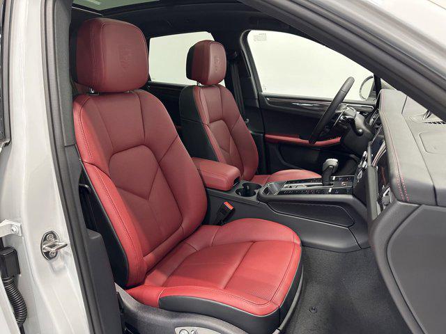 2025 Porsche Macan T