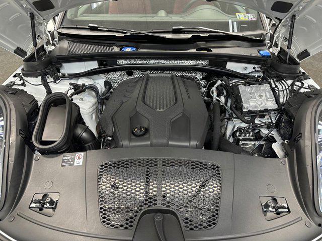 2025 Porsche Macan T