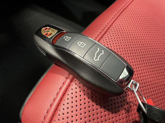 2025 Porsche Macan T