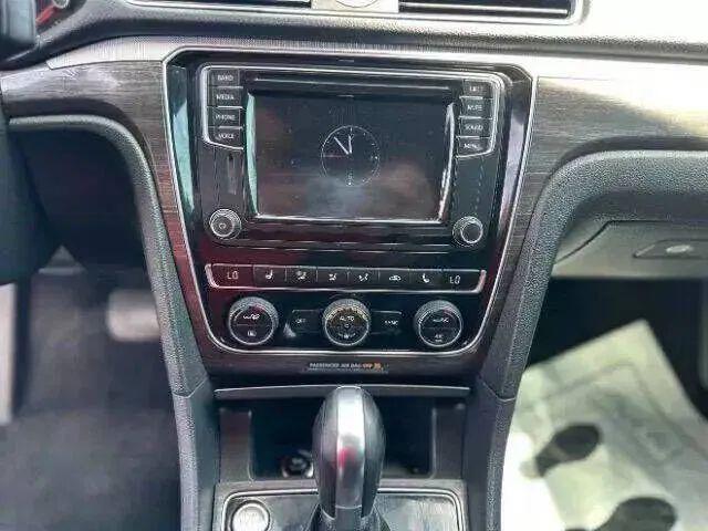2017 Volkswagen Passat 1.8T SE