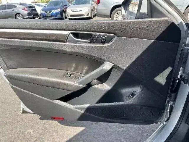 2017 Volkswagen Passat 1.8T SE