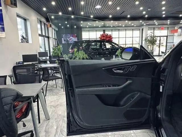 2022 Audi Q8 Premium Plus 55 TFSI quattro Tiptronic