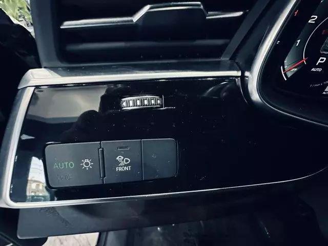 2022 Audi Q8 Premium Plus 55 TFSI quattro Tiptronic
