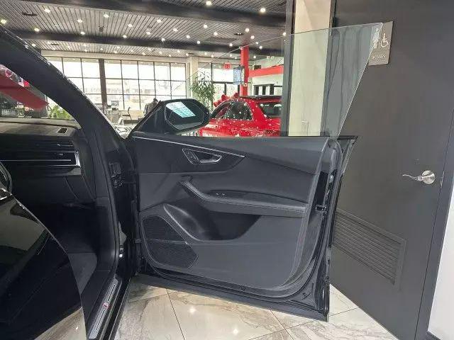 2022 Audi Q8 Premium Plus 55 TFSI quattro Tiptronic
