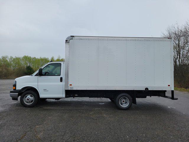 2025 GMC Savana Cutaway 4500 Van