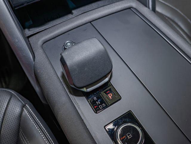 2025 Land Rover Discovery P360 Metropolitan Edition