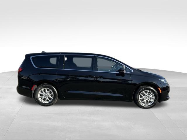 2025 Chrysler Voyager VOYAGER