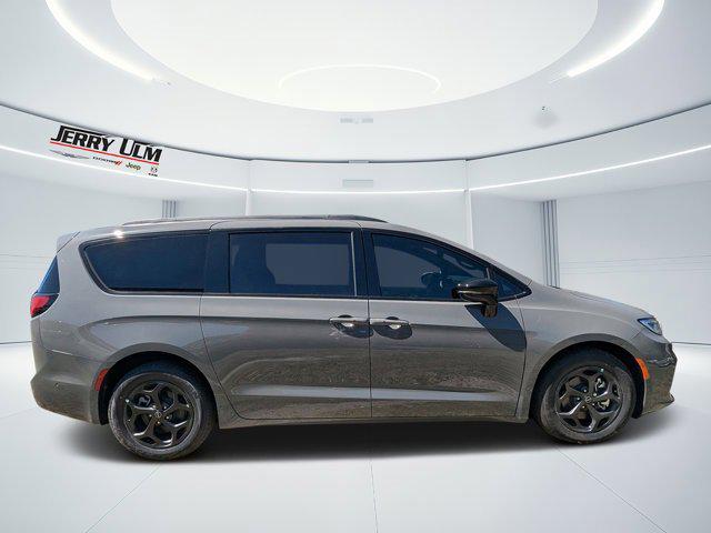 2025 Chrysler Pacifica Hybrid PACIFICA PLUG-IN HYBRID S APPEARANCE