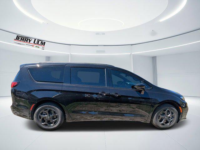 2025 Chrysler Pacifica Hybrid PACIFICA PLUG-IN HYBRID S APPEARANCE