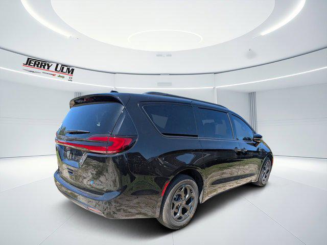 2025 Chrysler Pacifica Hybrid PACIFICA PLUG-IN HYBRID S APPEARANCE