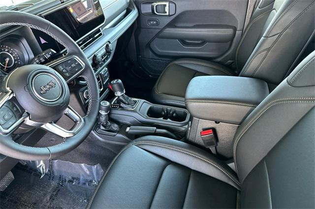 2025 Jeep Wrangler WRANGLER 4-DOOR SAHARA