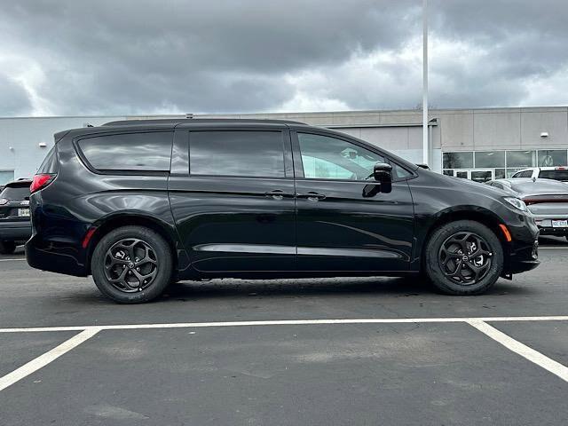 2025 Chrysler Pacifica Hybrid PACIFICA PLUG-IN HYBRID S APPEARANCE