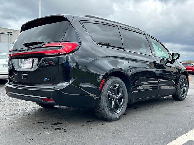 2025 Chrysler Pacifica Hybrid PACIFICA PLUG-IN HYBRID S APPEARANCE