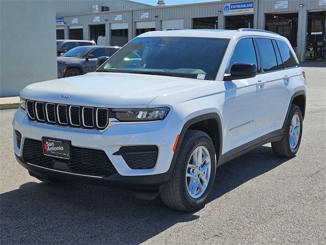 2025 Jeep Grand Cherokee GRAND CHEROKEE LAREDO X 4X4