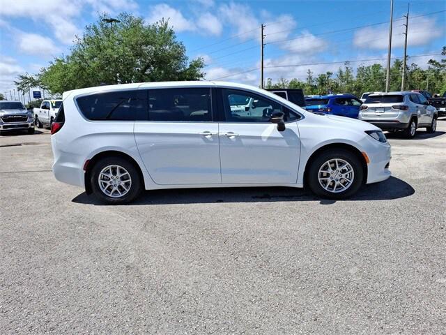 2025 Chrysler Voyager VOYAGER