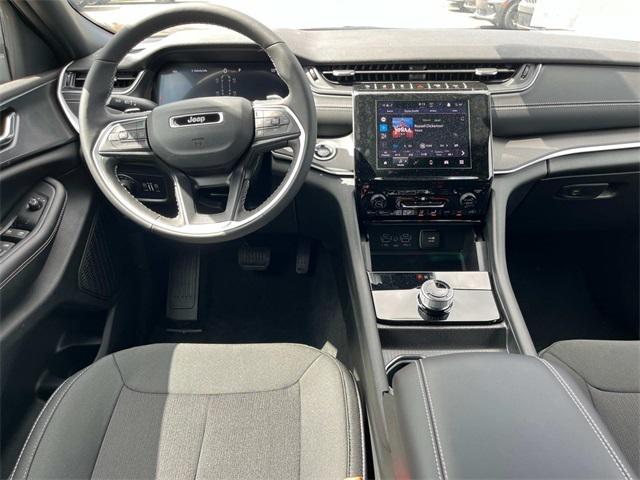 2025 Jeep Grand Cherokee GRAND CHEROKEE L LAREDO X 4X4