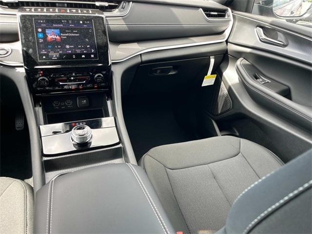 2025 Jeep Grand Cherokee GRAND CHEROKEE L LAREDO X 4X4