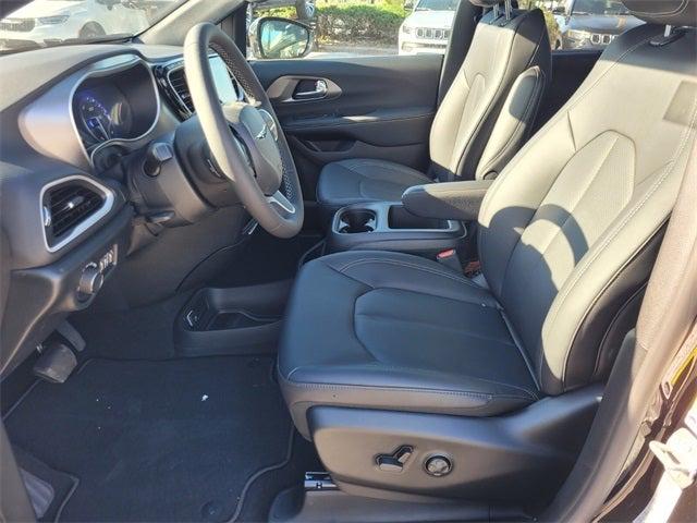 2025 Chrysler Voyager VOYAGER