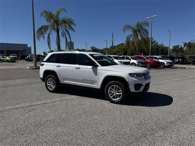 2025 Jeep Grand Cherokee GRAND CHEROKEE LAREDO X 4X4