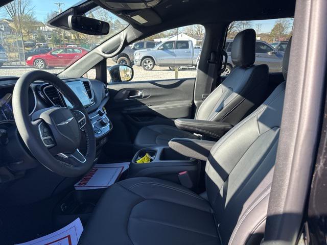 2025 Chrysler Voyager VOYAGER