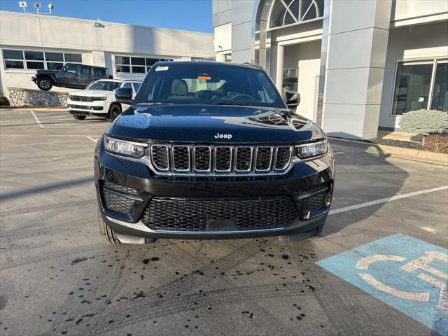 2025 Jeep Grand Cherokee GRAND CHEROKEE LAREDO X 4X4