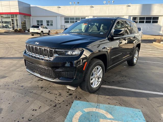 2025 Jeep Grand Cherokee GRAND CHEROKEE LAREDO X 4X4