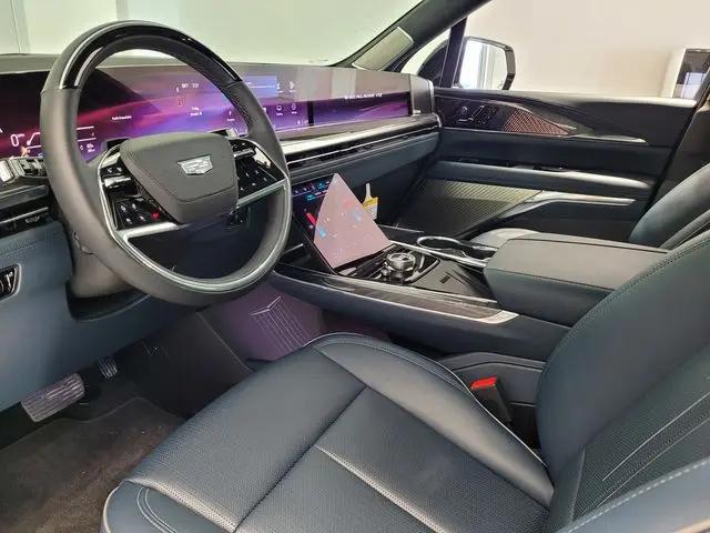2025 Cadillac Escalade Sport 2