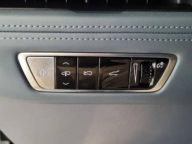 2025 Cadillac Escalade Sport 2