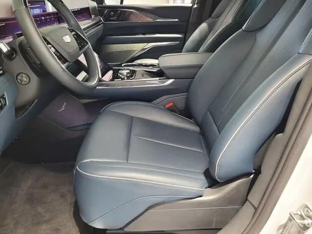 2025 Cadillac Escalade Sport 2