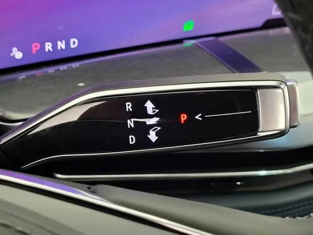 2025 Cadillac Escalade Sport 2